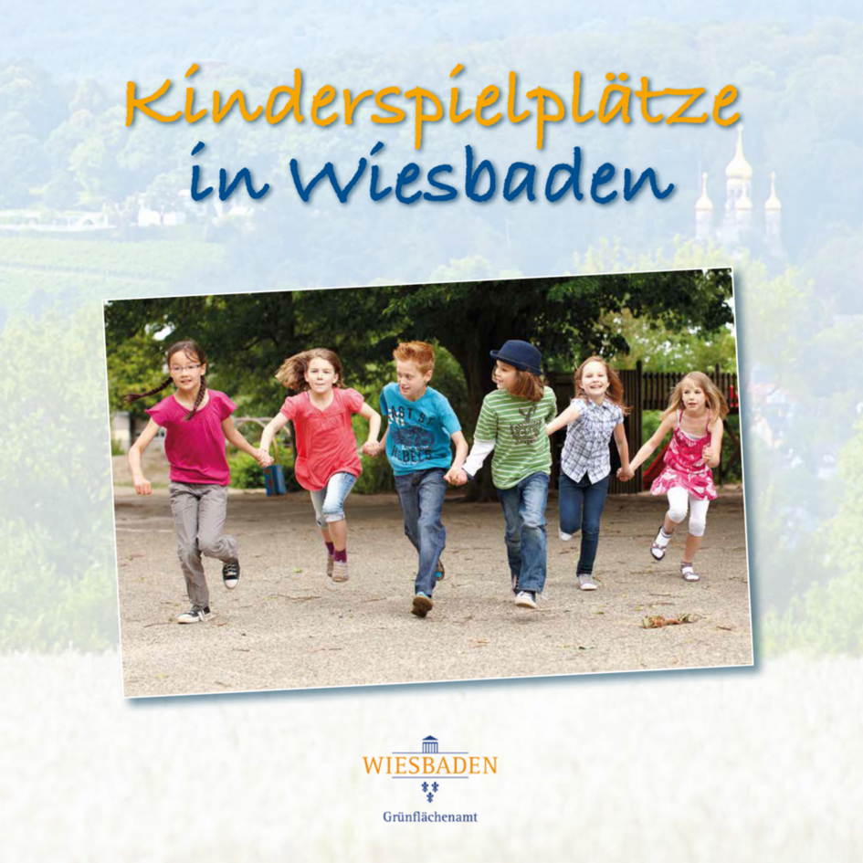 Cover Broschüre "Kinderspielplätze in Wiesbaden".  - Rennende Kinder auf einem Spielplatz