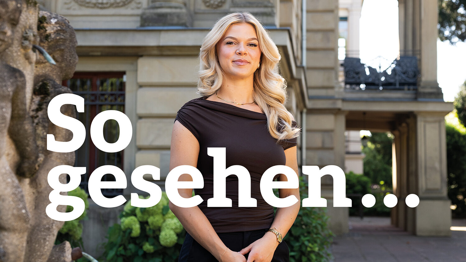 Annika Wenig vor der Villa Clementine