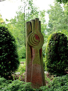 Grabdenkmal auf dem Nordfriedhof.