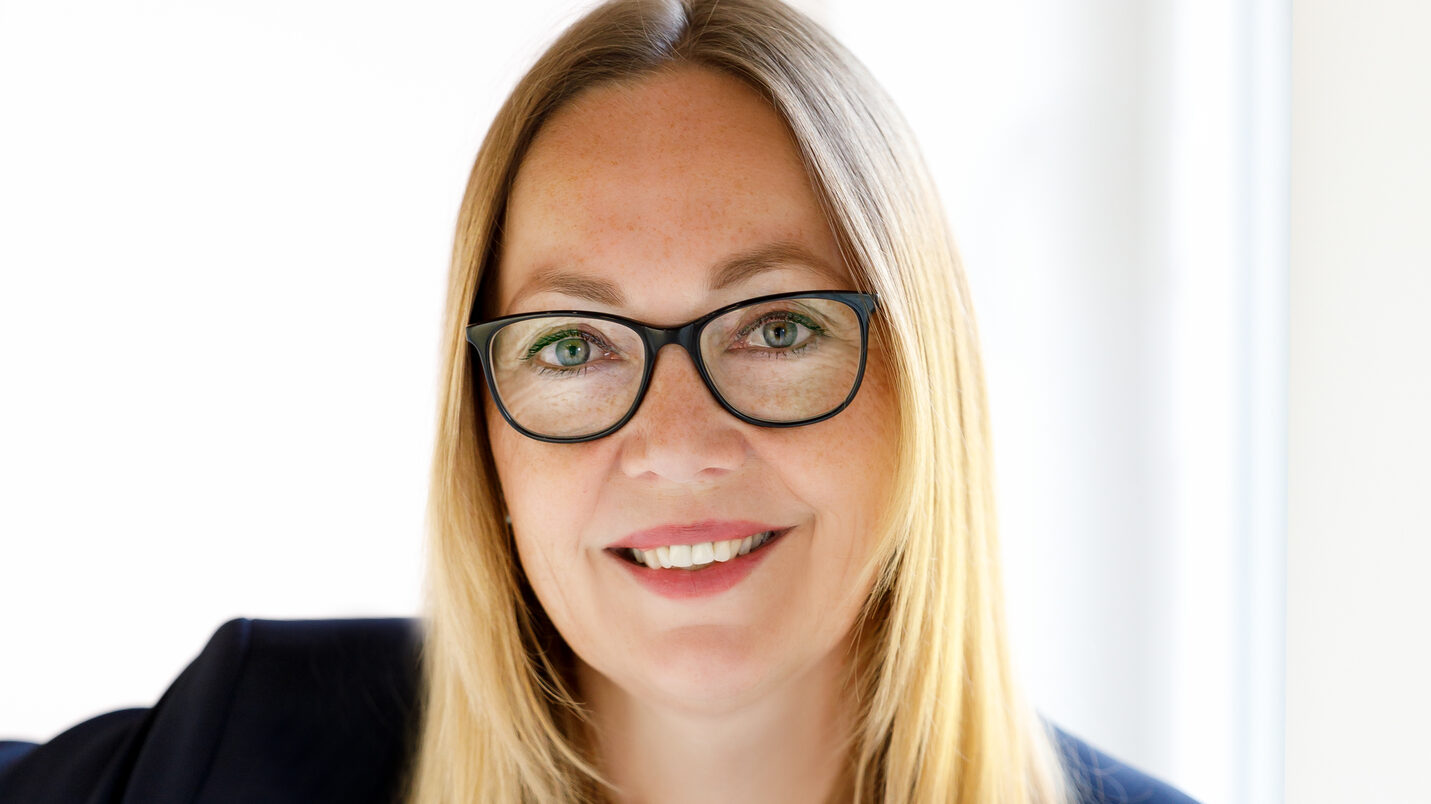 Porträtfoto von Frau Silke Büchsenschütz