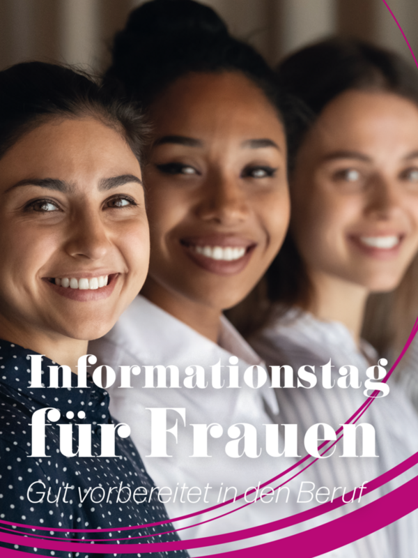 Drei Frauen, lächelnd
