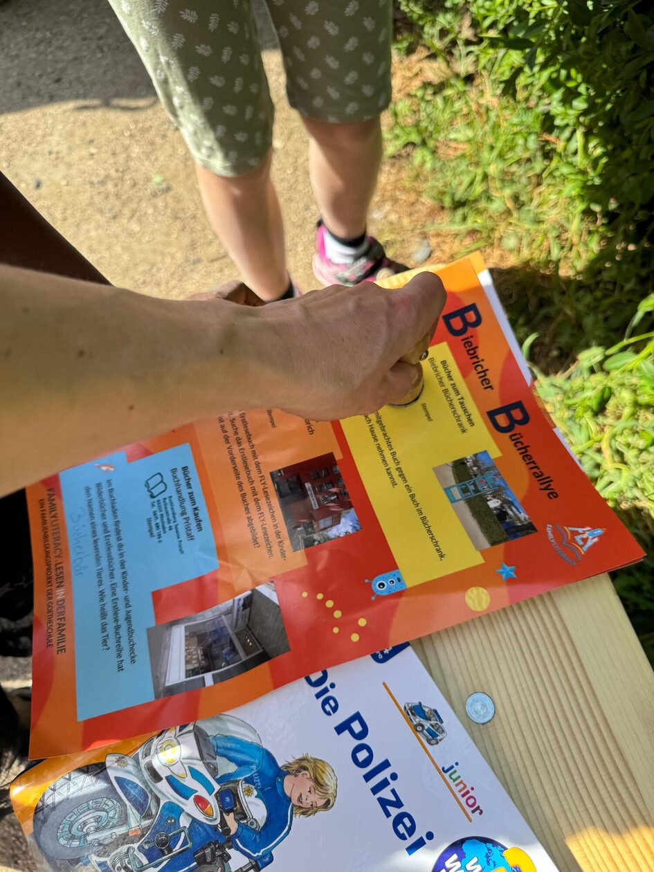 Flyer, welcher abgestempelt wird