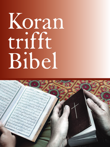 Koran trifft Bibel - Schriftzug über Händen mit Koran und Bibel.