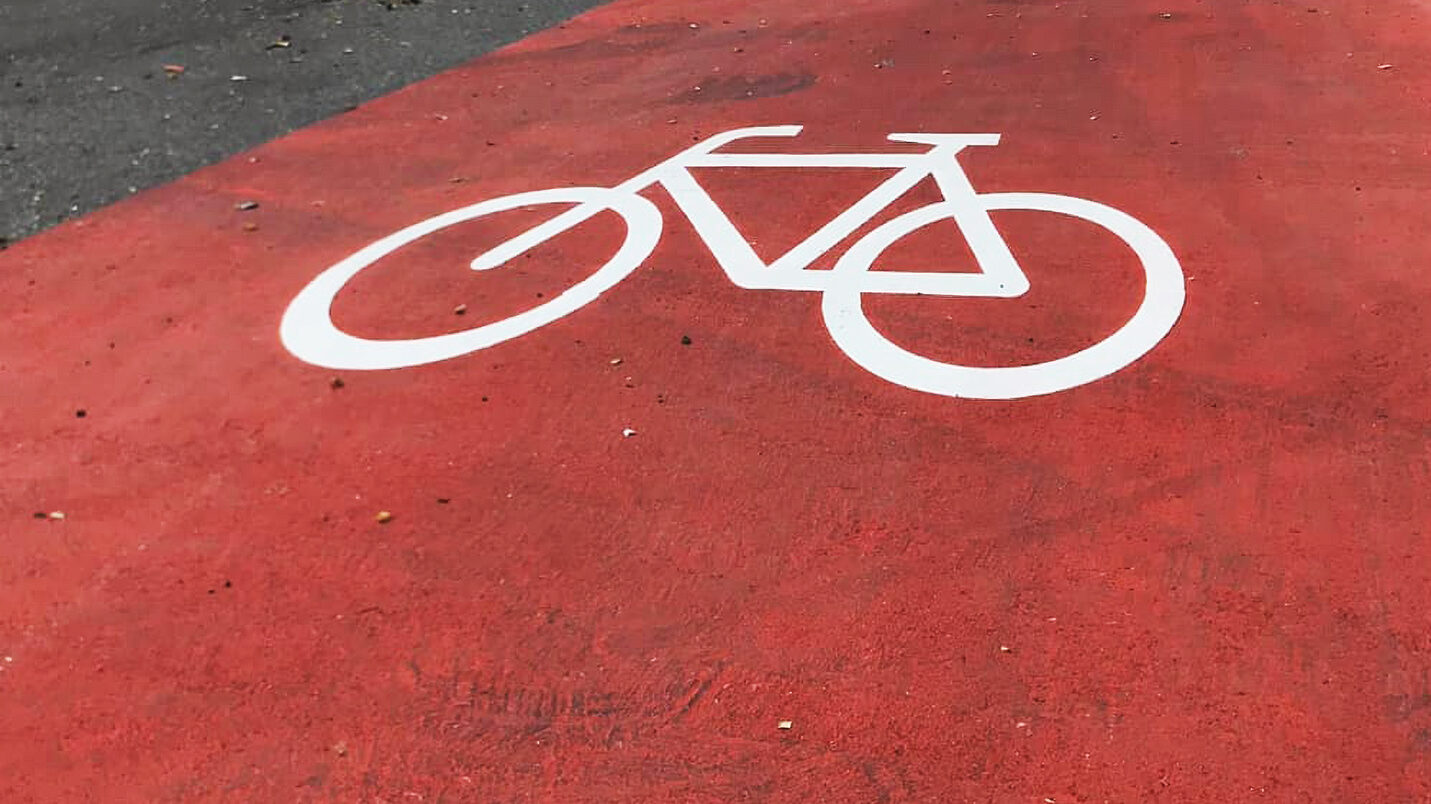Bodenmarkierung für Radweg