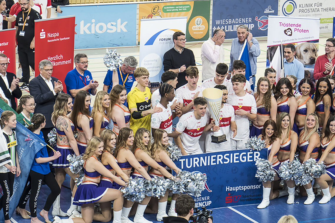 Sportler bei einer Siegerehrung