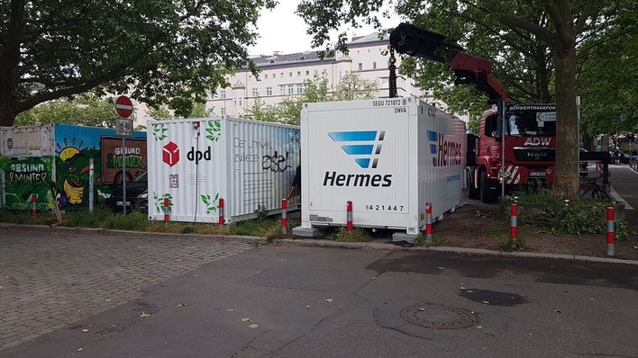 Hermes-Testbetrieb- Die Container in der Wiesbadener Innenstadt.