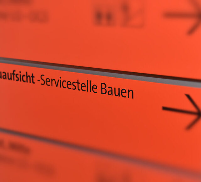 Bauaufsicht Beschilderung außen in orange