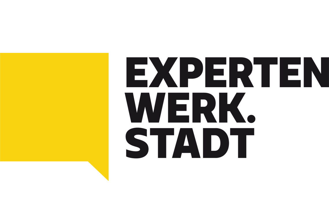 Logo mit großer, eckiger, gelber Sprechblase links und daneben in Grobuchstaben auf drei Zeilen verteilt der Schriftzug „Expertenwerk.Stadt“