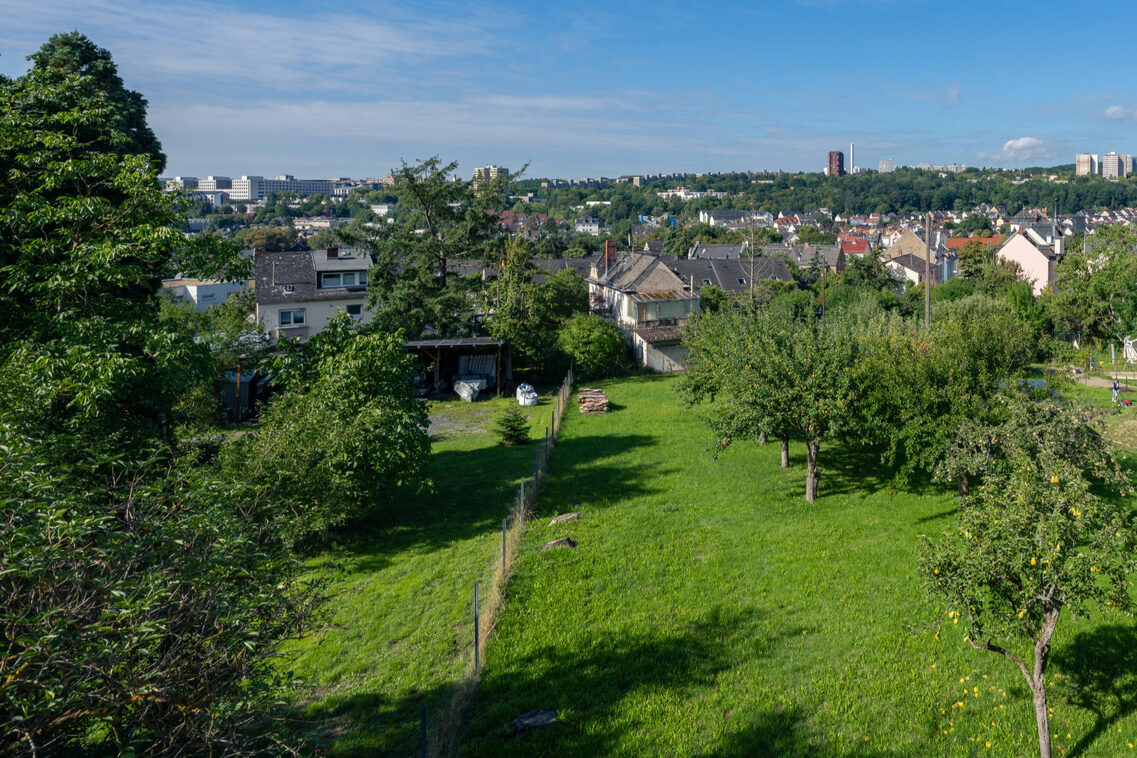 Bodenrechtliche Neuordnung von Flächen, um neuen Wohnraum schaffen zu können