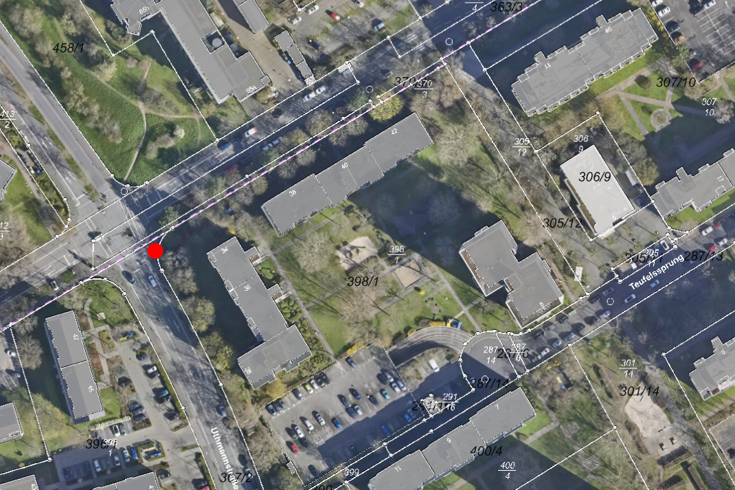 Markierung der Sanierungsmaßnahme des Gehweges an der Kreuzung Uthmannstraße und Steinern Straße im Luftbild