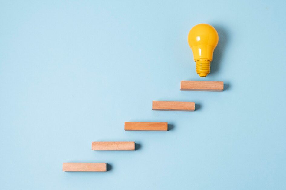 Stufen zur Glühbirne