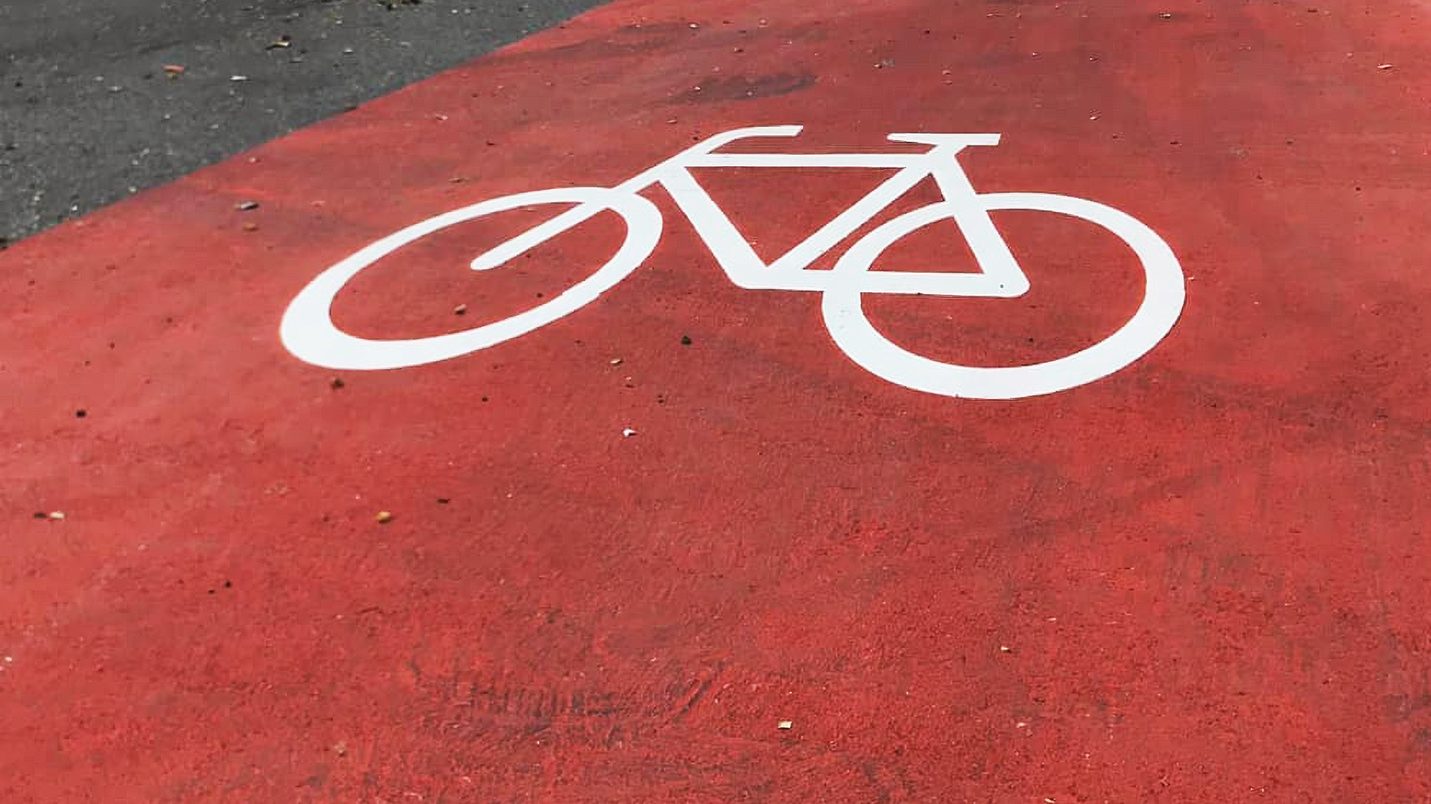 Señalización del suelo para el carril bici
