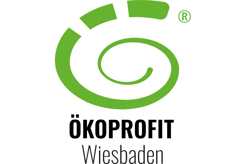 Grün-weißes Logo Ökoprofit Wiesbaden