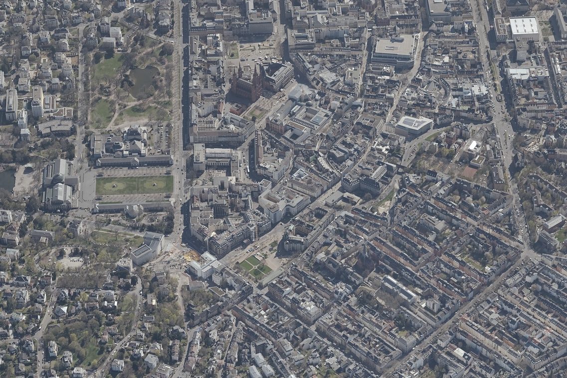 Luftbildaufnahme vom Wiesbadener Stadtzentrum