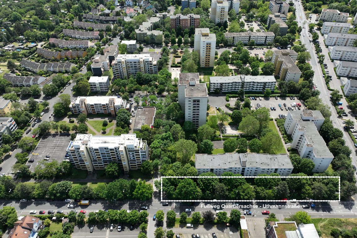 Luftbildaufnahme von der Steinern Straße mit gestrichelt abgegrenztem Fußweg