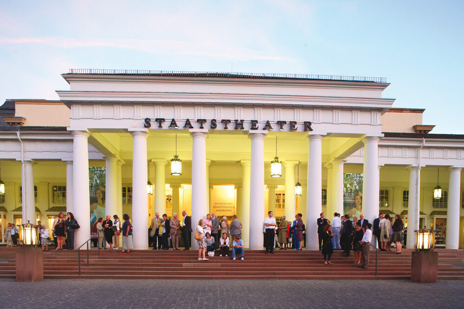The colonnades of the Hessian State Theater.