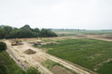 Neues Wohngebiet Bierstadt Nord: Baufortschritt - 20. Mai 2019 - Im Baufeld wird der Oberboden abgetragen. Begleitend finden archäologische Untersuchungen statt.