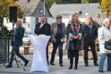 Hochwasserschutz Sonnenberg (Bauabschnitt 2, Oktober 2015), Bürgermeister und Umweltdezernent Arno Goßmann bei der Einweihung des neu gestalteten Hofgartenplatzes. 