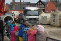 Hochwasserschutz Sonnenberg (Bauabschnitt 2), die Kinder der Herz-Jesu-Kindertagesstätte kommen jeden Freitag zu Baustelle.