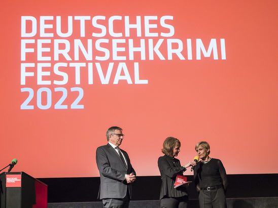 Ehrenpreis für Anna Schudt/li.OB Gert-Uwe Mende