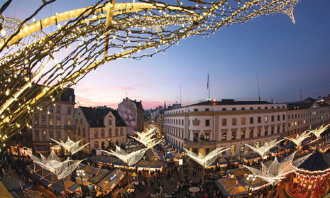 Sternschnuppenmarkt auf dem Schlossplatz. Herrlicher Blick von oben auf de