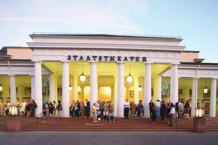 Die Kolonnaden des Hessischen Staatstheaters.