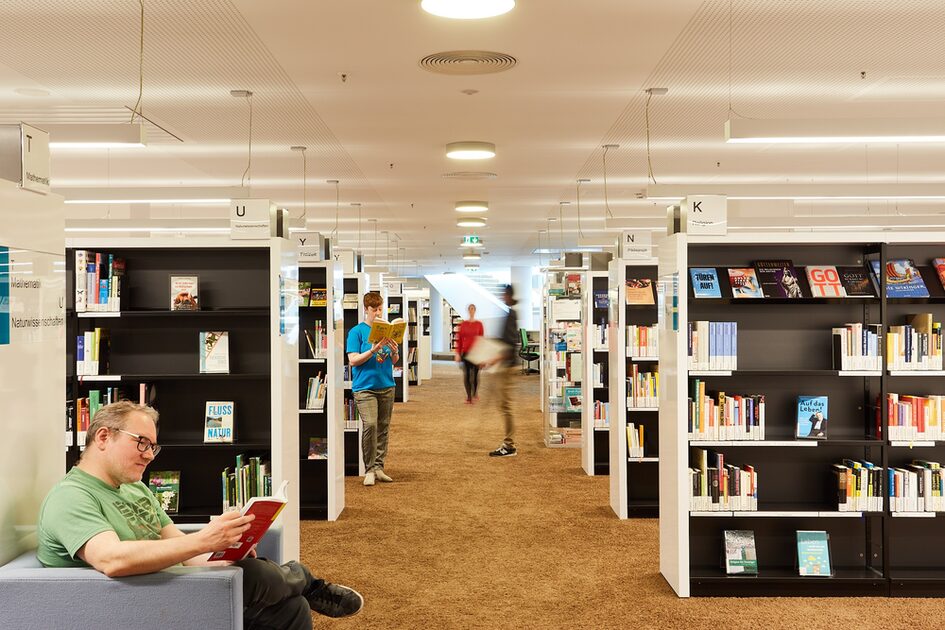 Nutzer:innen in der Mauritius-Mediathek