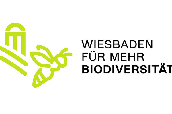 Logo avec le temple stylisé de Neroberg et une abeille et texte 'Wiesbaden pour plus de biodiversité'.