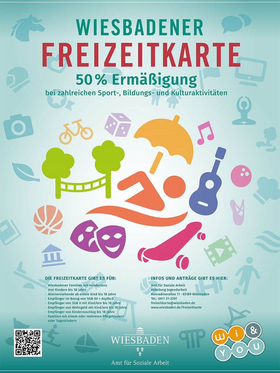 Ein Plakat mit bunten Symbolen zum Thema Freizeit ist abgebildet. Oben steht: Wiesbadener Freizeitkarte, 50 Prozent Ermässigung.