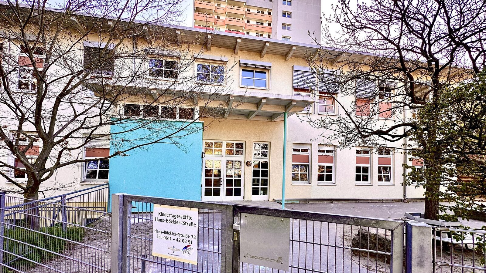 Kie Kindertasgesstätte mit dem Eingangsbereich