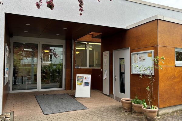Gabäude der Kindertagesstätte mit dem Hauoteingang