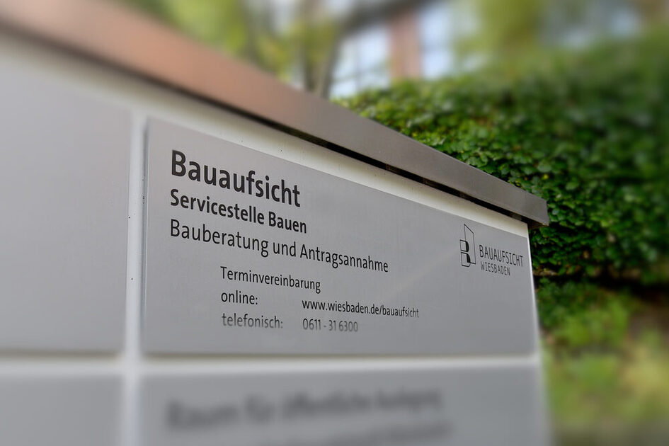 Schild Bauaufsicht grau