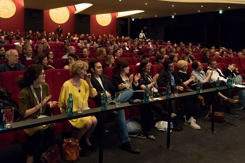 Blick in die Caligari FilmBühne mit Publikum