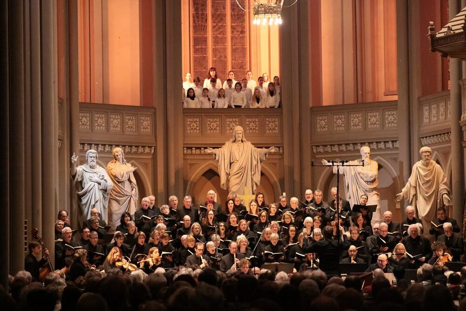 Der Chor der Schiersteiner Kantorei in der Marktkirche.