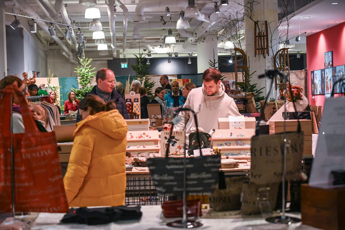 Рынок "Адвент" в бывшем "Спортчеке