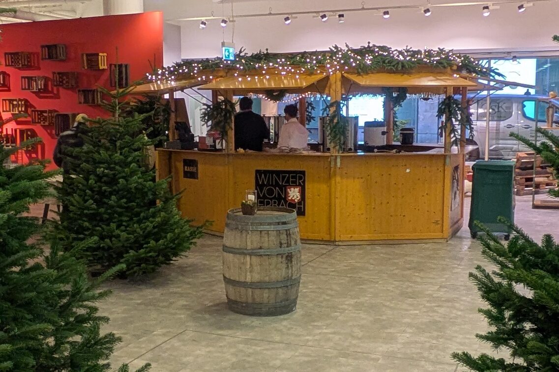 Adventsmarkt im ehemaligen SportScheck