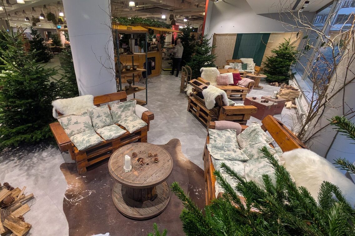 Adventsmarkt im ehemaligen SportScheck