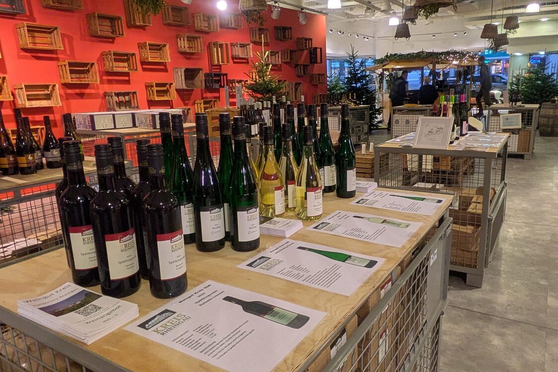 Рынок "Адвент" в бывшем "Спортчеке