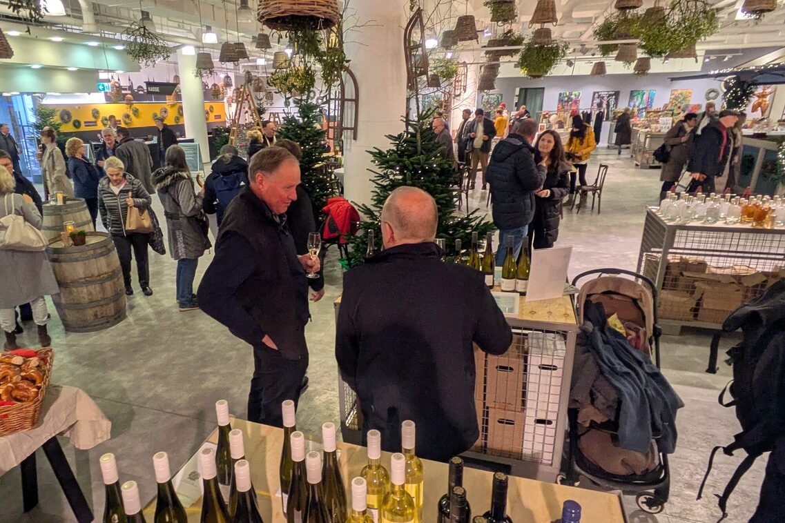 Adventsmarkt im ehemaligen SportScheck