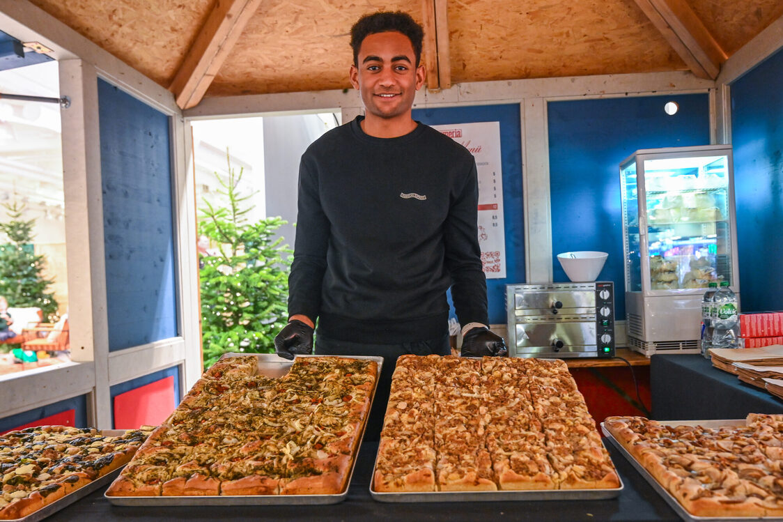 Рынок "Адвент" в бывшем "Спортчеке