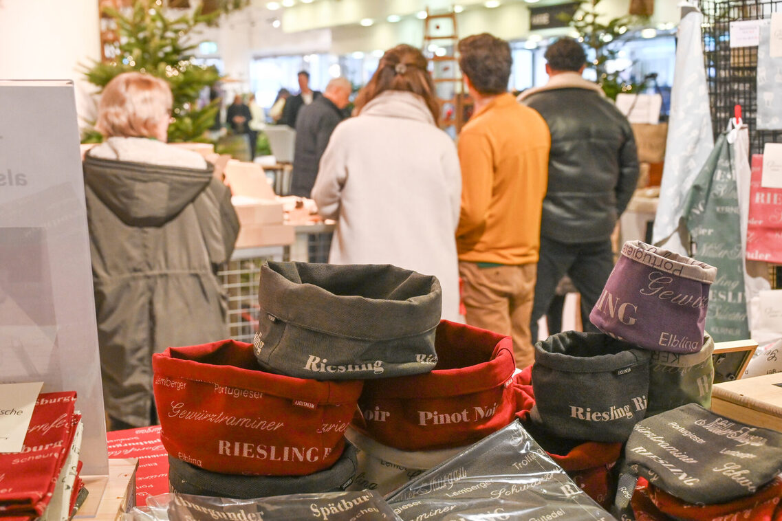 Adventsmarkt im ehemaligen SportScheck