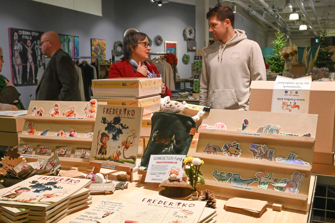 Adventsmarkt im ehemaligen SportScheck