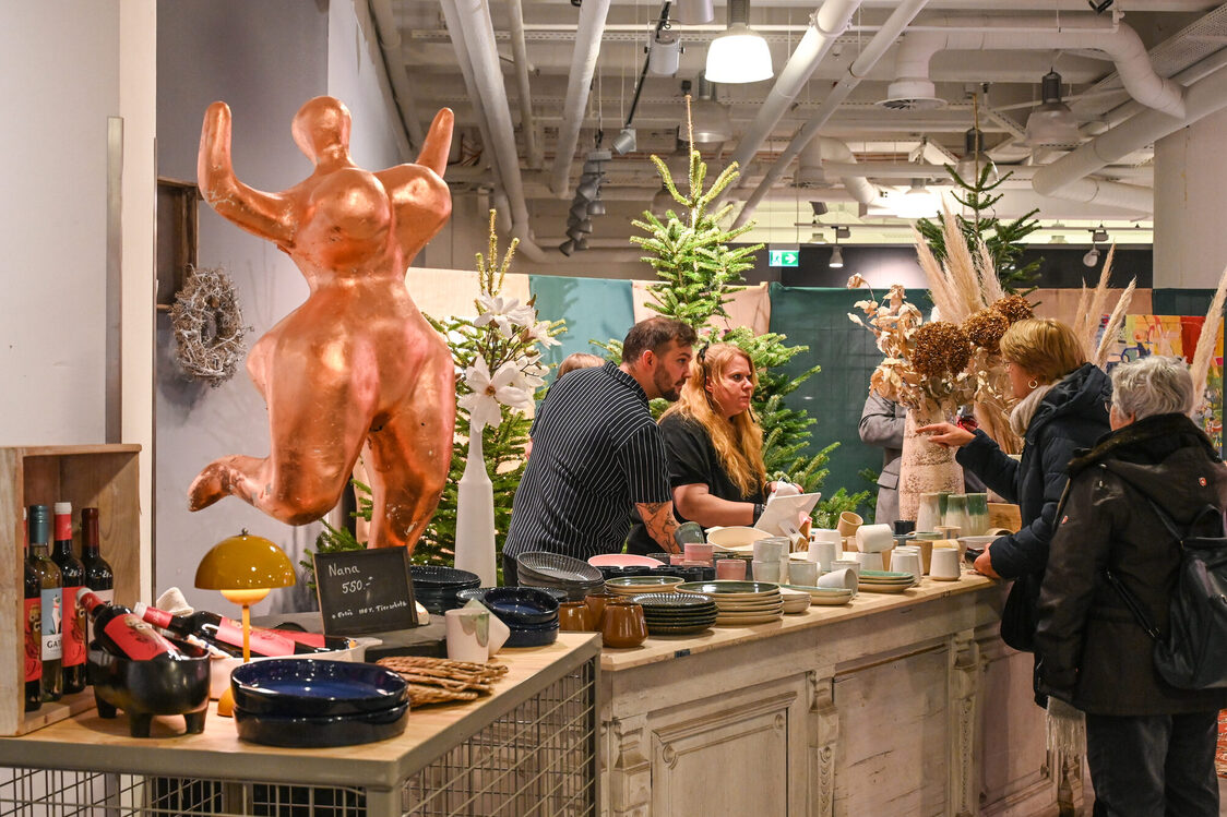 Рынок "Адвент" в бывшем "Спортчеке