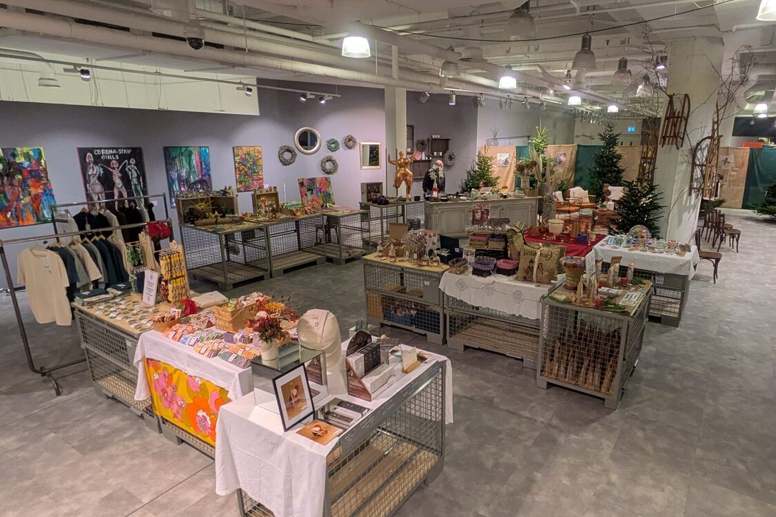 Рынок "Адвент" в бывшем "Спортчеке