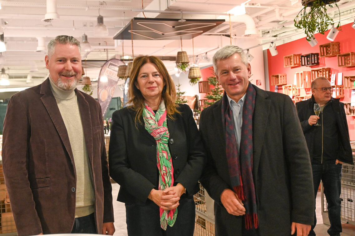 Eröffnung des Adventsmarkts im ehemaligen SportScheck