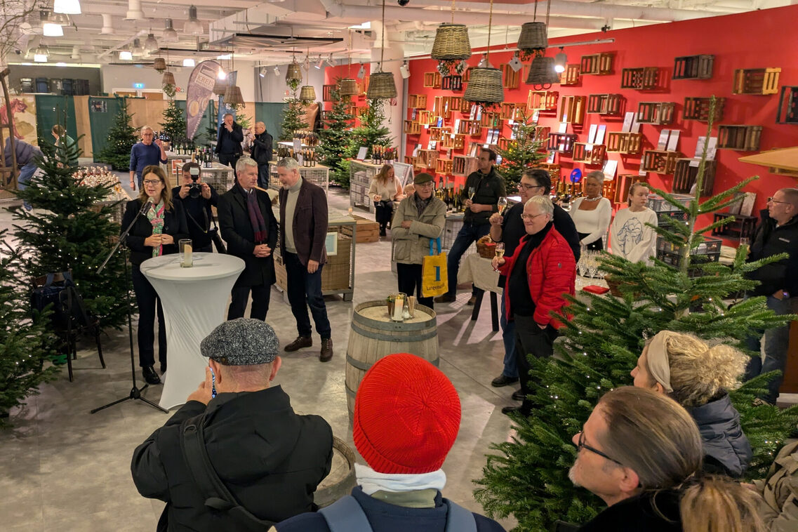 Eröffnung des Adventsmarkts im ehemaligen SportScheck