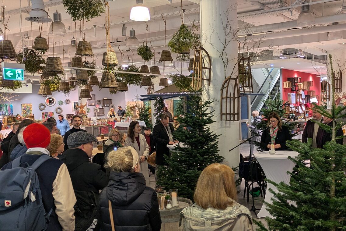 Eröffnung des Adventsmarkts im ehemaligen SportScheck