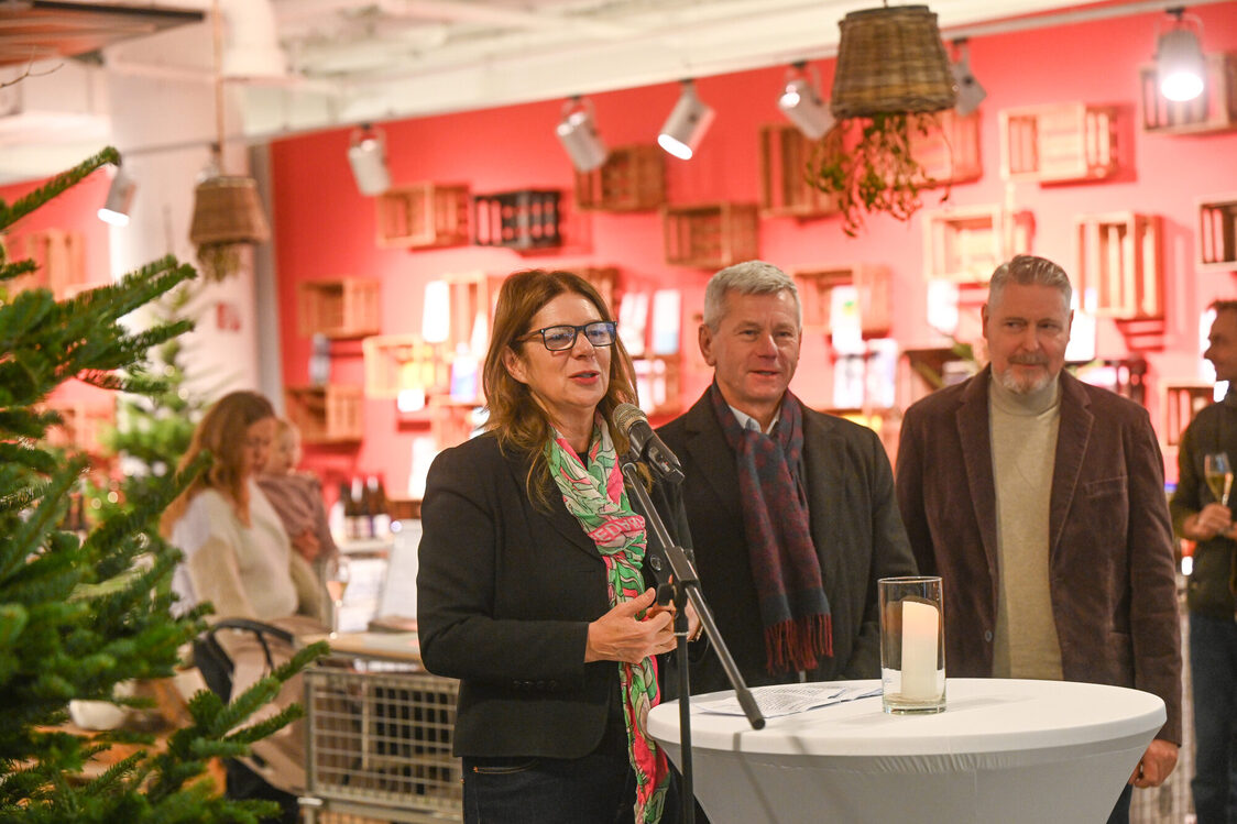 Открытие рынка "Адвент" в бывшем "Спортчеке