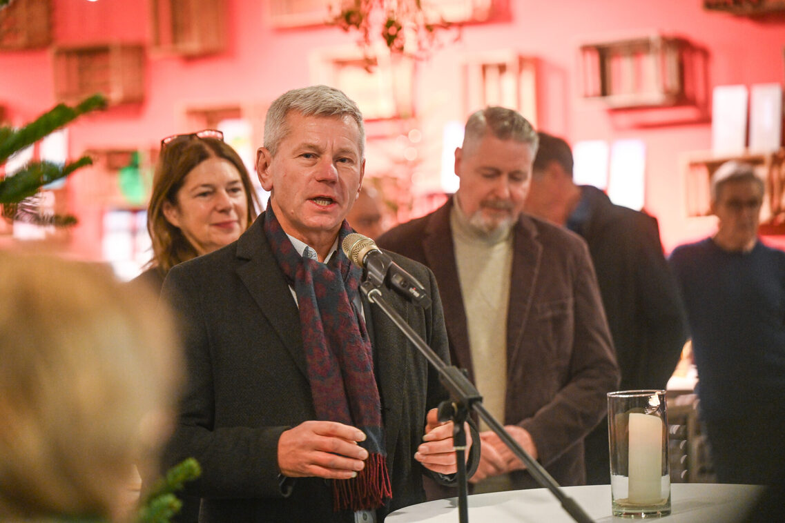 Eröffnung des Adventsmarkts im ehemaligen SportScheck