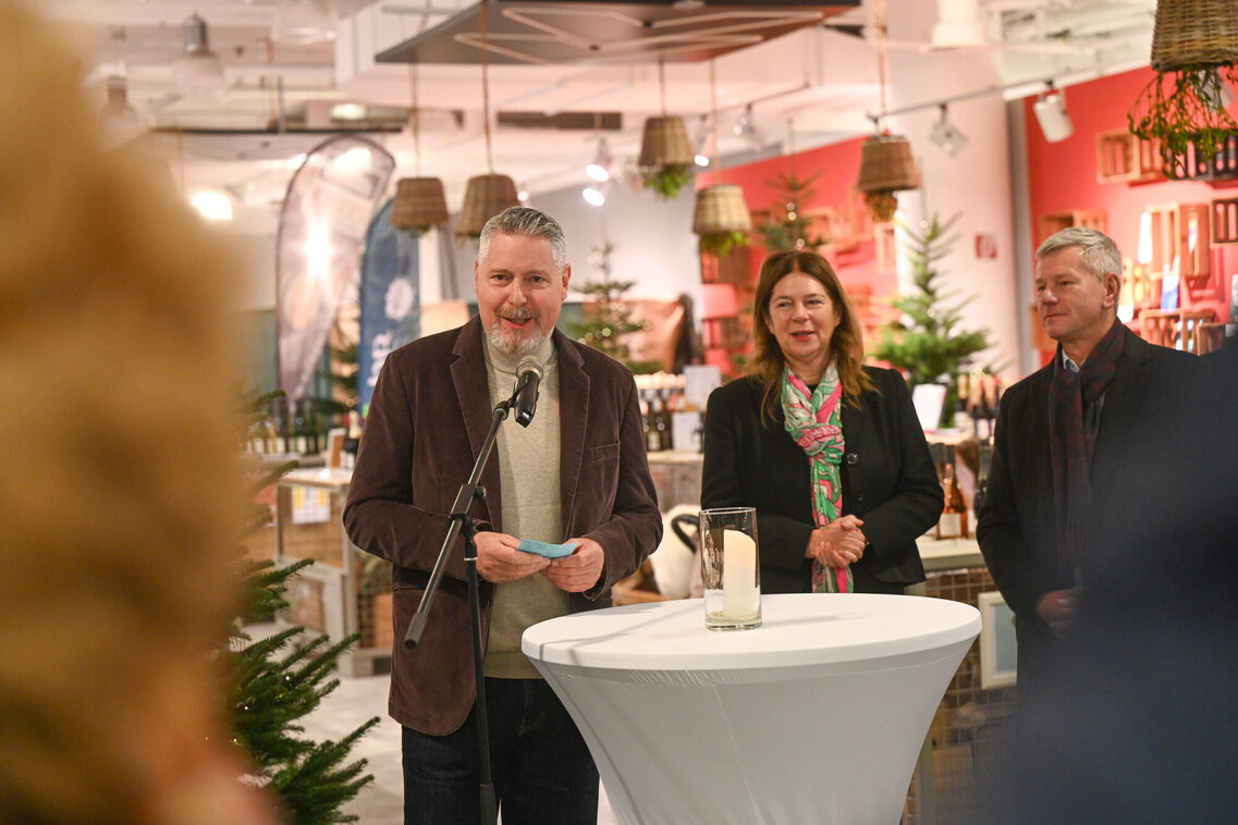 Eröffnung des Adventsmarkts im ehemaligen SportScheck